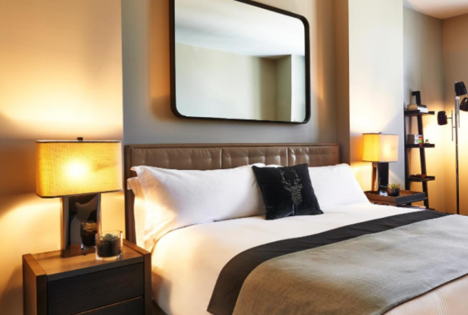 Modern Luxury Hotel Bedroom Furniture No Folded Custom Made 0