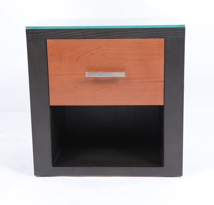 Harga yang bagus Two Color Wood Bedside Table Hotel And Home Bedroom Furniture Metal Handle on line