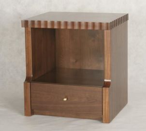 Harga yang bagus Dark Color Wooden Hotel Bedside Tables With One Drawer , King / Queen Size on line