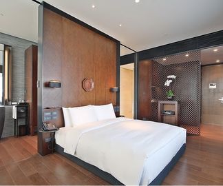 Harga yang bagus Classic Style Dark Walnut Finish Hotel Bedroom Furniture Sets High Durable on line