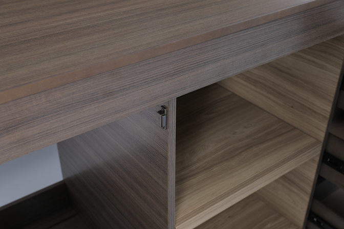 Modern Bedroom Custom Expansive Linear TV Panel Dan Desk Cabinet Untuk Hilton Hotel 1
